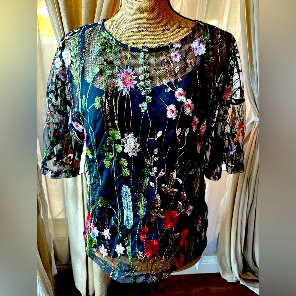 Romeo & Juliet Couture Floral Embroidered Mesh Top NWT - Picture 2 of 12